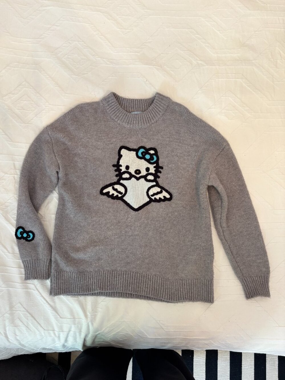 LIKE NEW: Hello Kitty & Friends x Forever 21 - Size Small
